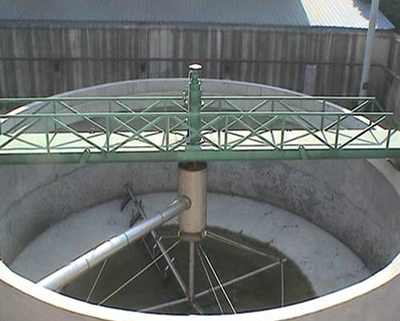 中心传动刮吸泥机