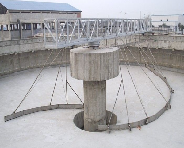 周边传动刮泥机